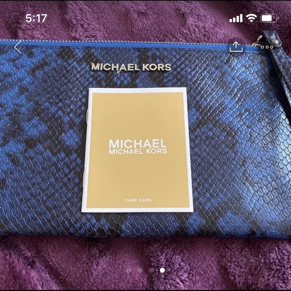 Michael Kors wristlet - Picture 4 of 4